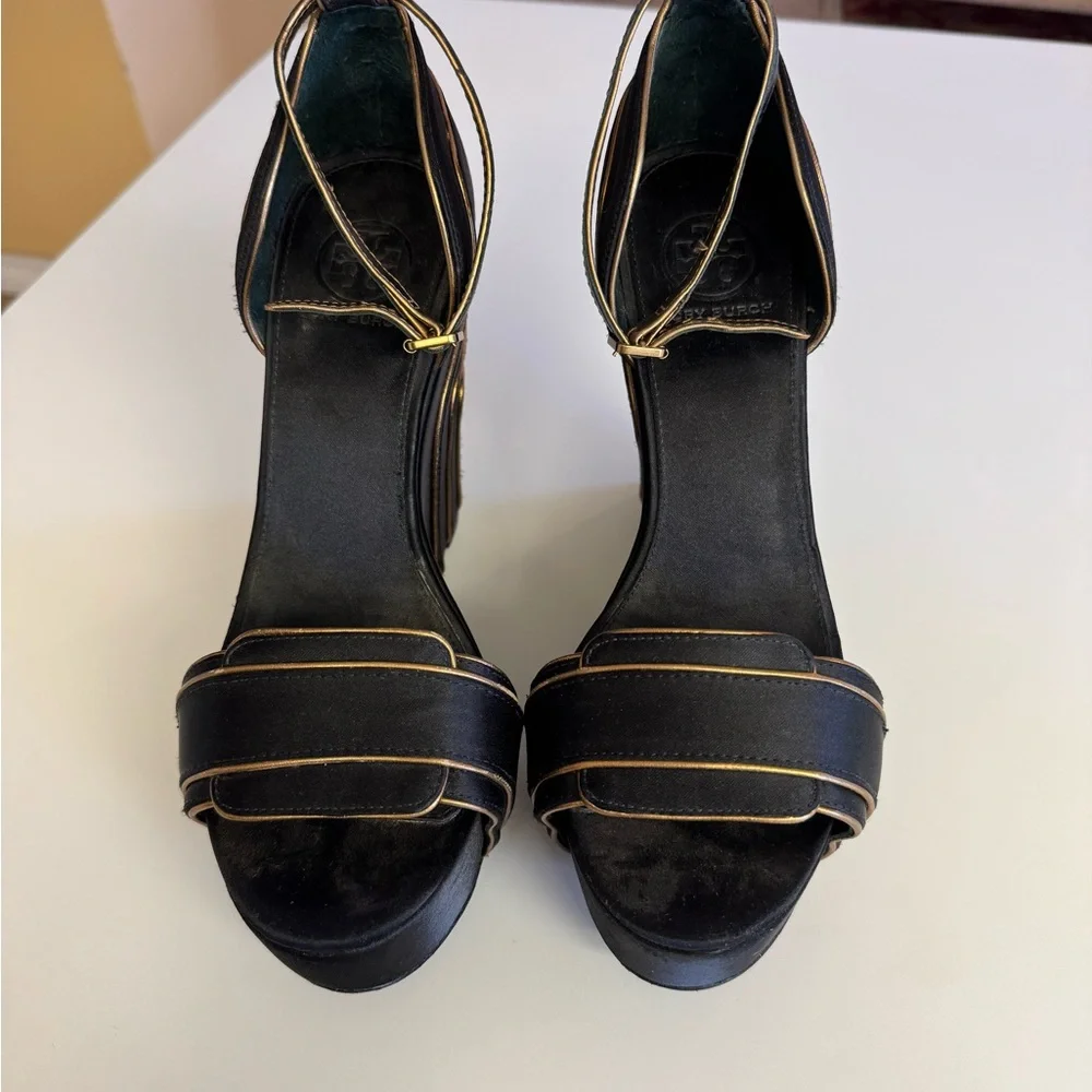 Elegant Black Wedge Sandals - Picture 2 of 6